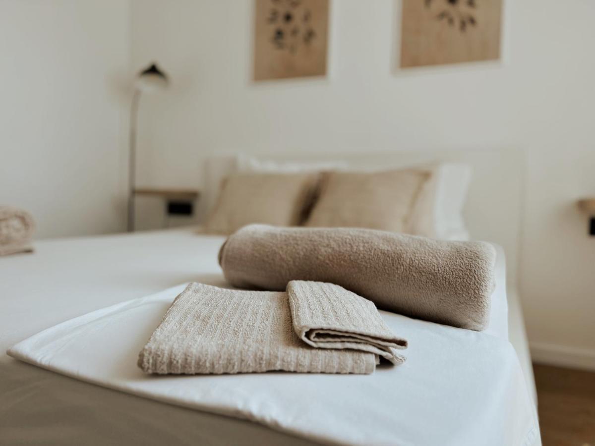 Dawn & Dusk - Modern Two Bedroom Apartment With Mountain Views ชีลิปิ ภายนอก รูปภาพ
