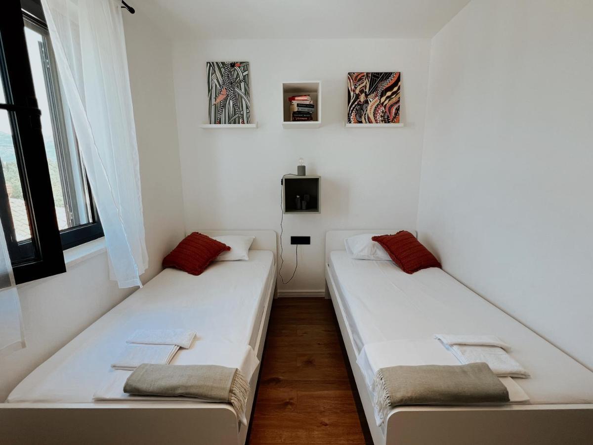 Dawn & Dusk - Modern Two Bedroom Apartment With Mountain Views ชีลิปิ ภายนอก รูปภาพ